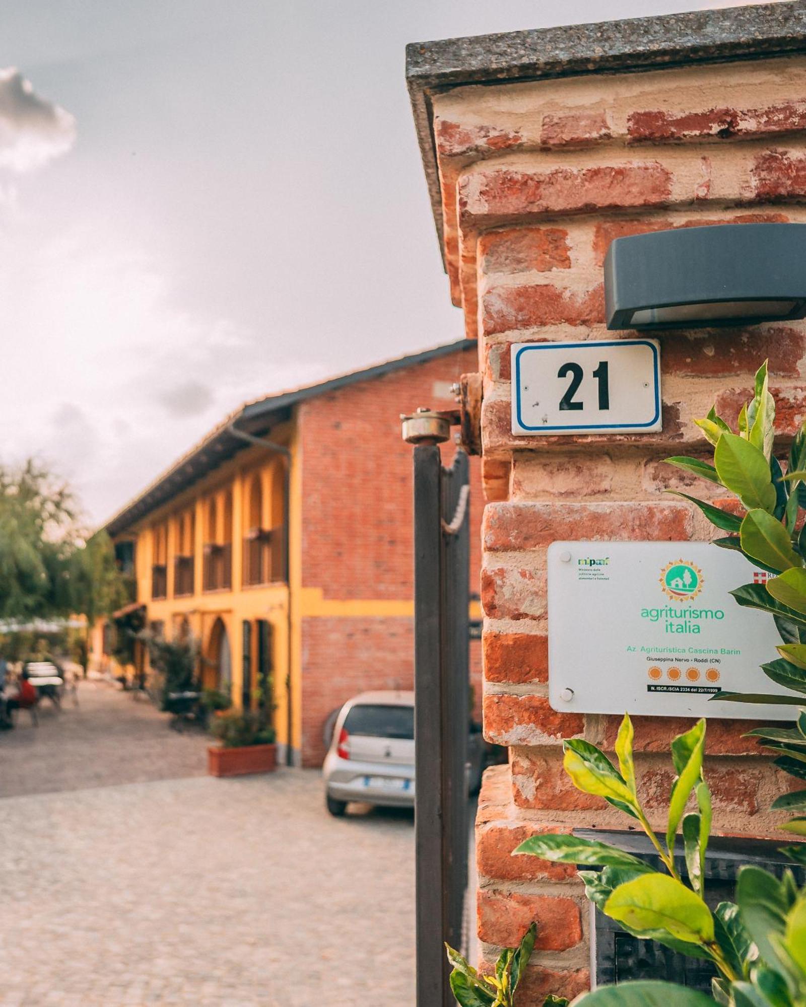 Agriturismo Cascina Barin Roddi Exterior foto